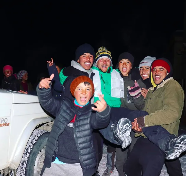 (NE)OBYČEJNÍ: Dal si pohov od práce a vydal se do himálajských hor učit místní děti hokej