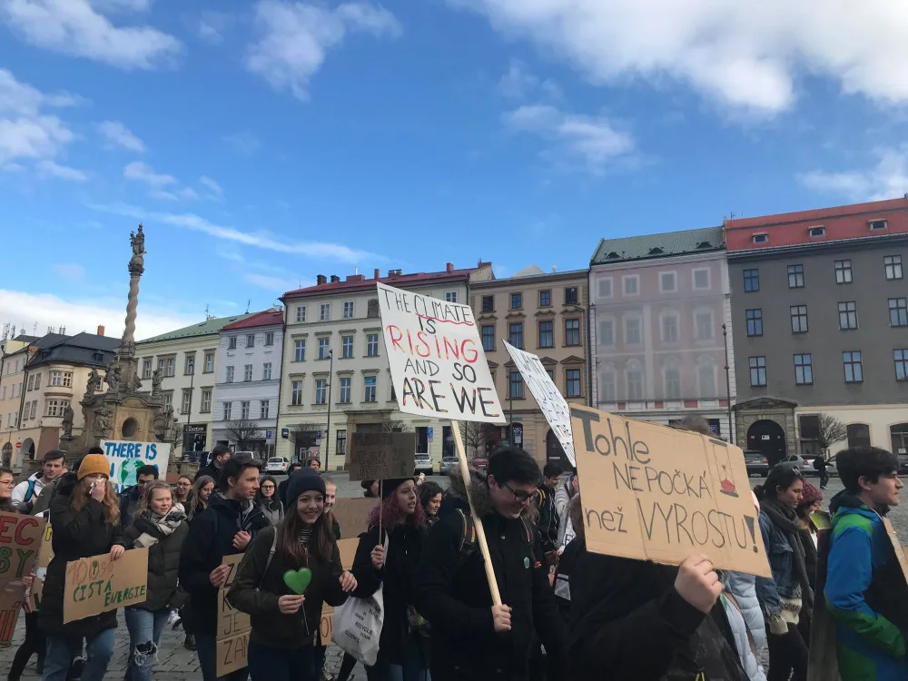 AKTUÁLNĚ: Olomoučtí středoškoláci stávkují za ochranu klimatu