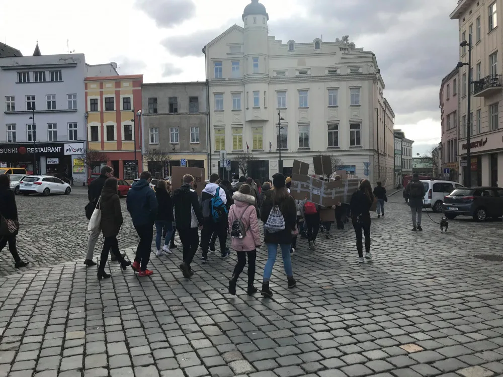 AKTUÁLNĚ: Olomoučtí středoškoláci stávkují za ochranu klimatu