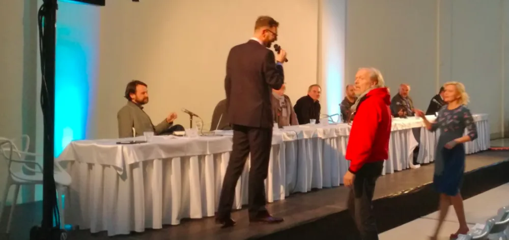 VIDEO: Ve Veletržním paláci se konala debata o SEFO. Řediteli Muzea umění bylo na konci debaty zabráněno vystoupit