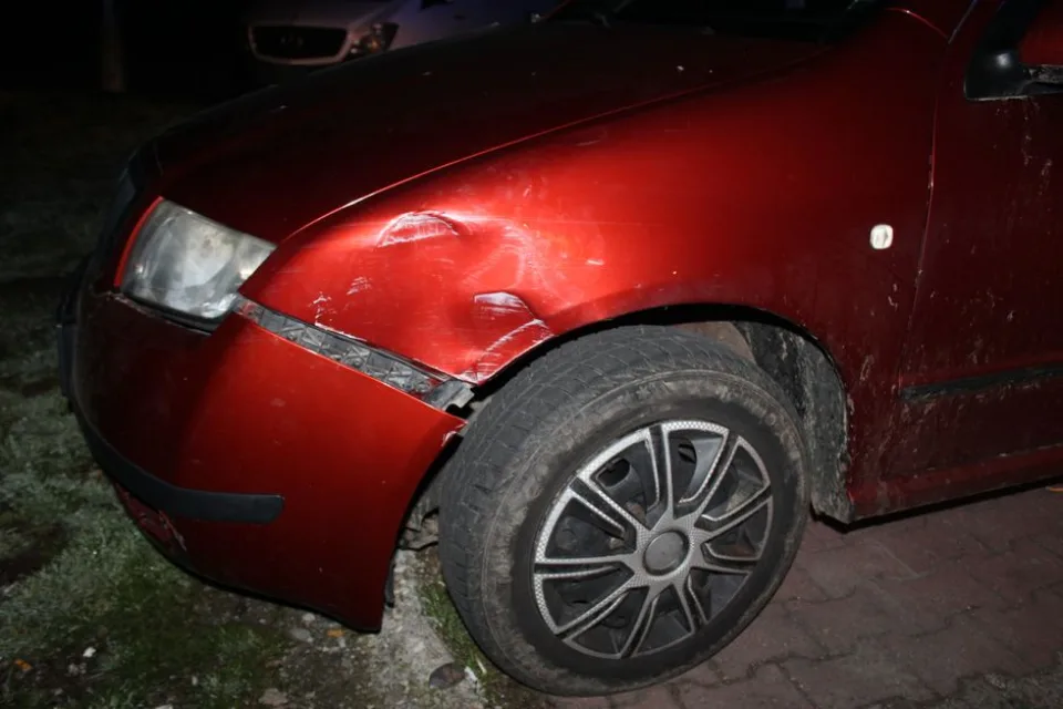 Řidič narazil do nosníku na čerpací stanici. Nadýchal dvě promile