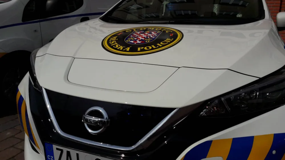 FOTO/VIDEO: Olomoučtí strážníci budou jezdit novými elektromobily