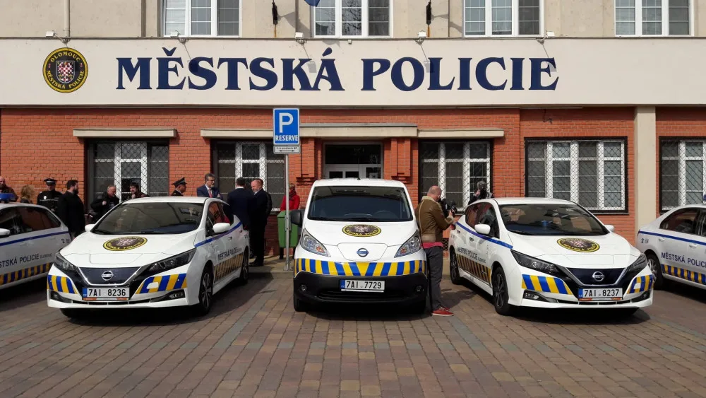 FOTO/VIDEO: Olomoučtí strážníci budou jezdit novými elektromobily