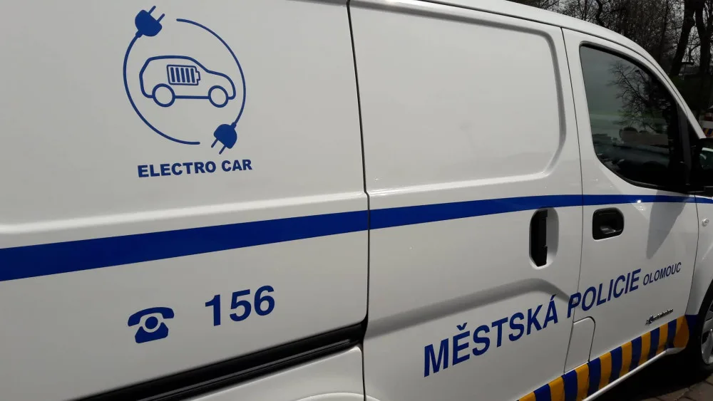 FOTO/VIDEO: Olomoučtí strážníci budou jezdit novými elektromobily