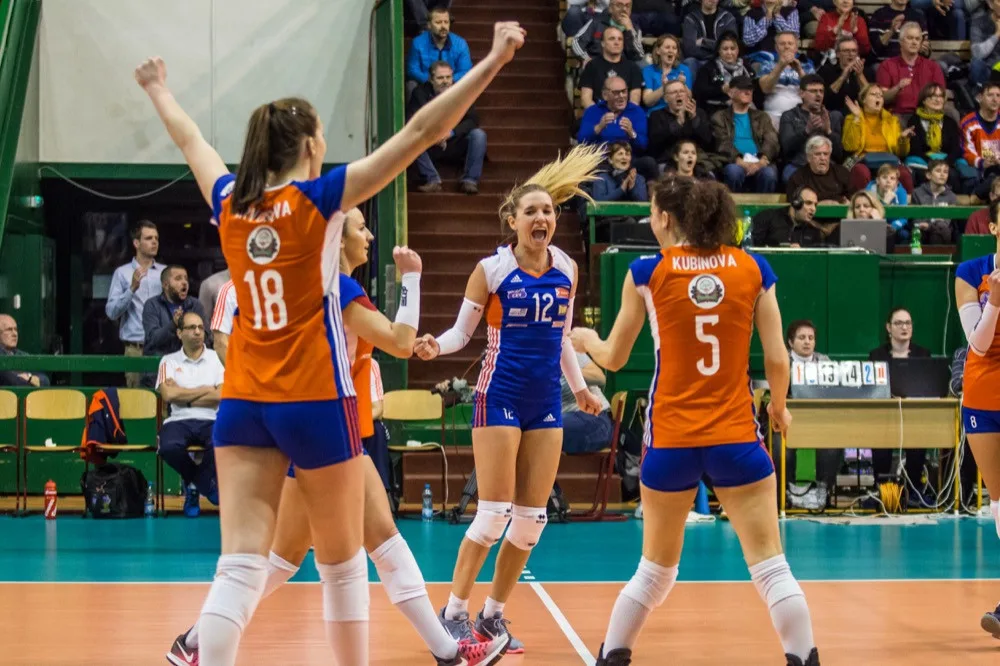 Volejbalistky vstoupily do semifinálové série proti Olympu vítězně, neztratily ani set