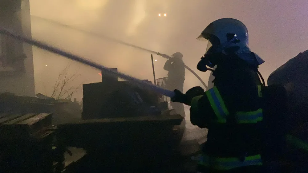 VIDEO: Hasiči v sobotu ráno likvidovali rozsáhlý požár. Škody jsou vyčísleny na deset milionů korun