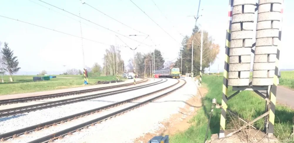 AKTUALIZOVÁNO: Člověk vystupoval na opačné straně, než je nástupiště. Srazil ho vlak