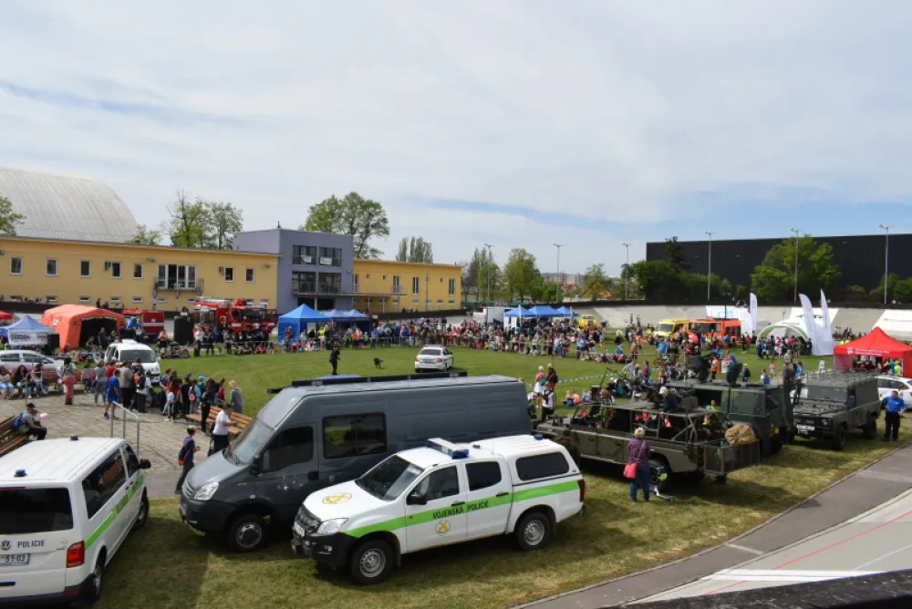 Složky IZS se představily veřejnosti. K vidění byl výcvik psa nebo vyproštění osoby z havarovaného auta