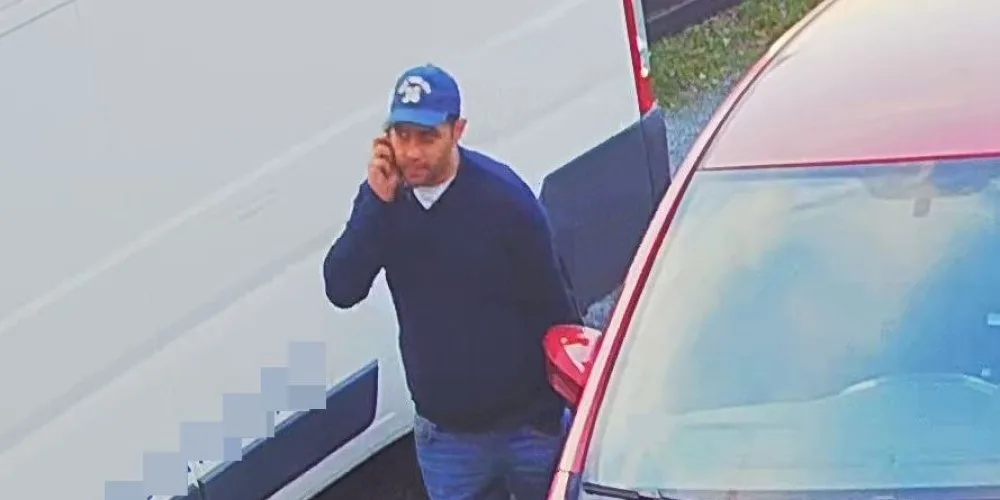 Policie pátrá po zloději, který vykradl auto v Dolní Novosadské v Olomouci