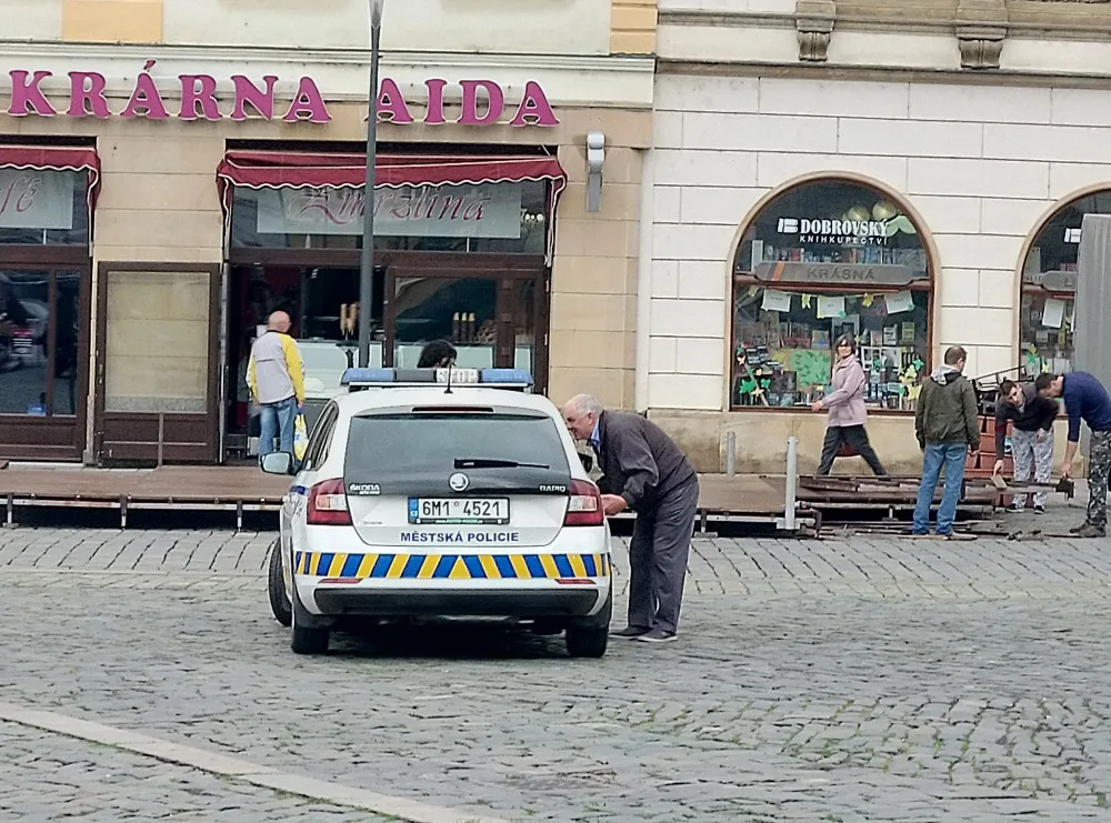 AKTUÁLNĚ: Provozovatel Aidy nemá povolení na zahrádku. Magistrát se rozhodl ji odstranit