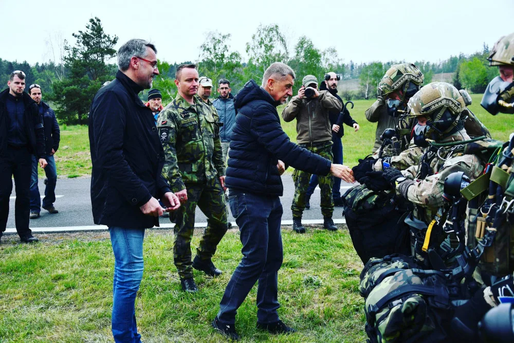 Babiš navštívil elitní vojáky v Prostějově. Chce změnu zákona, která umožní posílat vojáky do ciziny bez souhlasu sněmovny