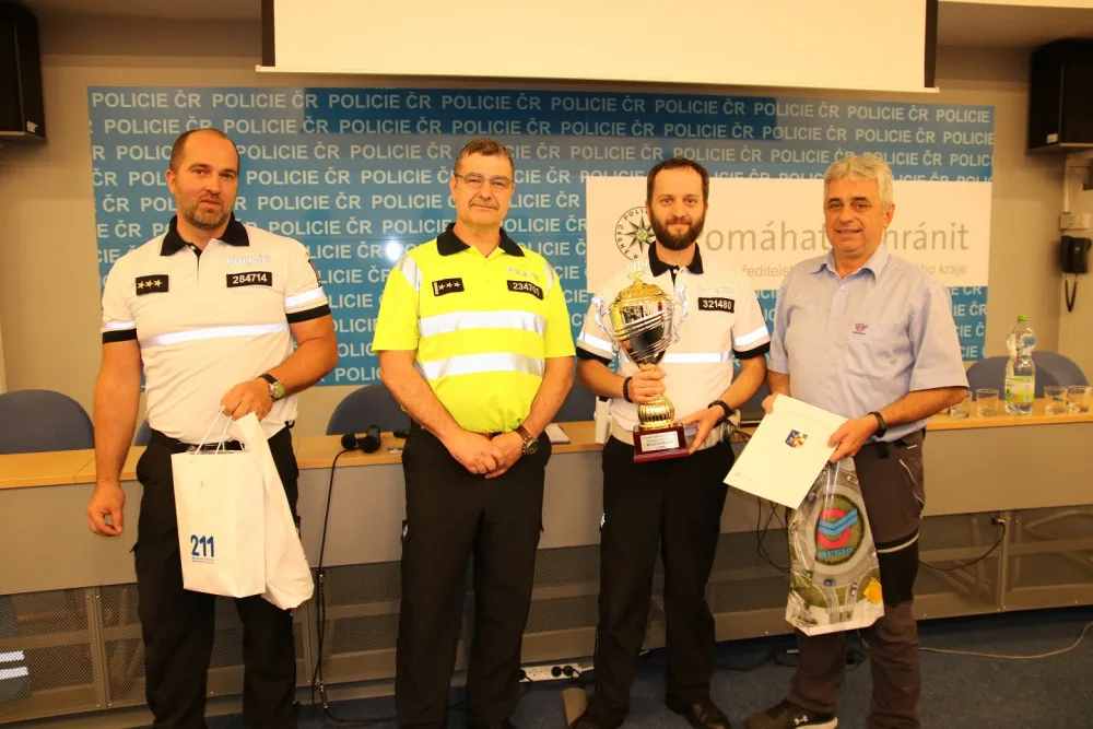 FOTO: Policisté v Olomouci soutěžili o titul Regulovčík 2019. Řídili provoz u Envelopy