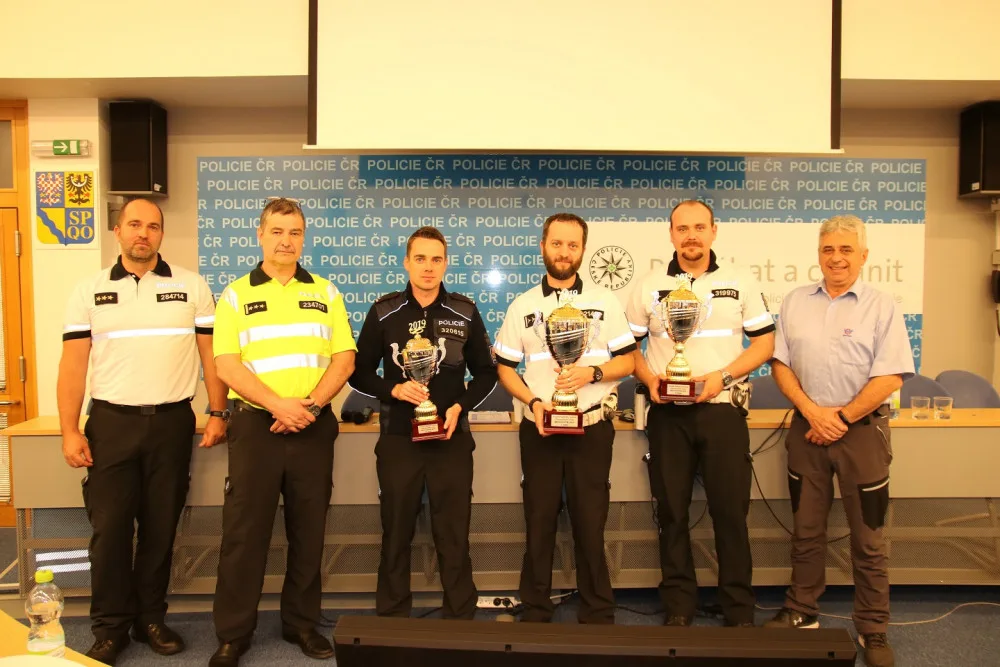 FOTO: Policisté v Olomouci soutěžili o titul Regulovčík 2019. Řídili provoz u Envelopy
