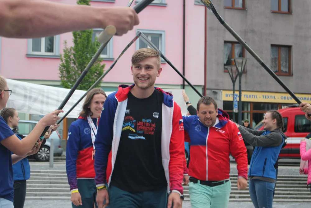 Jeseník přivítal posádku Youngster Yes. Na raftovém mistrovství světa v Austrálii vybojovala tři medaile
