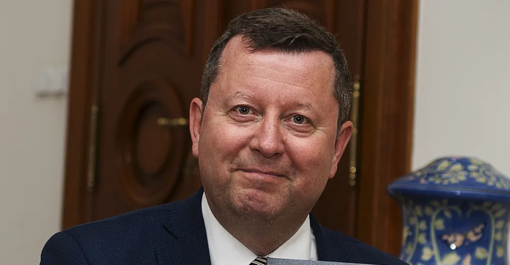 Končící ministr Staněk se dnes setká s prezidentem. Proti jeho odstupu je komunista Filip