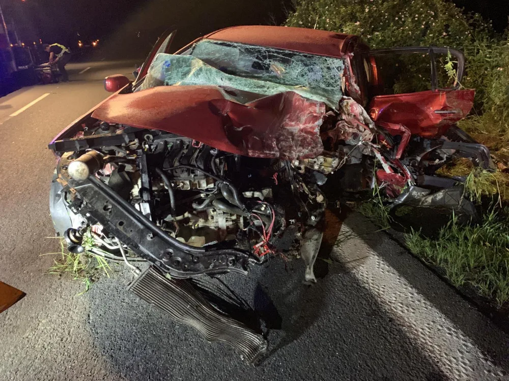FOTO/VIDEO: Čelní srážka dvou aut mezi Olomoucí a Přerovem si vyžádala dva mrtvé. Hasiči zveřejnili video ze zásahu