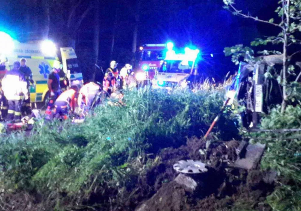 Další tragická dopravní nehoda. V noci na dnešek zemřel řidič osobního auta