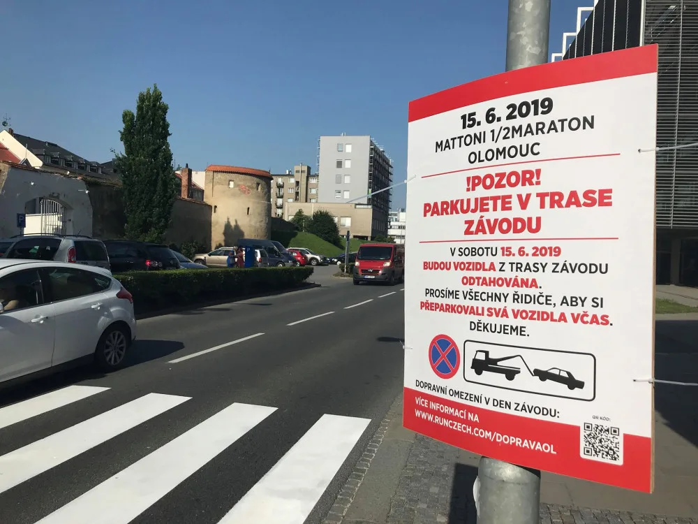 V sobotu odstartuje Mattoni 1/2Maraton Olomouc. Auta zaparkovaná v trase závodu budou odtažena