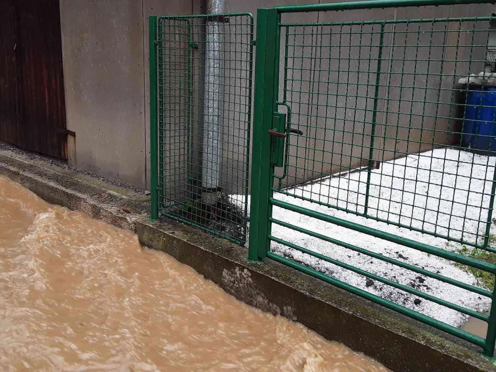AKTUÁLNĚ: Olomoucký kraj zasáhly silné bouřky. Hasiči hlásí 120 výjezdů
