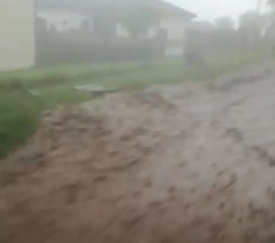 VIDEO: Podívejte se na děsivé video ze včerejší bouřky