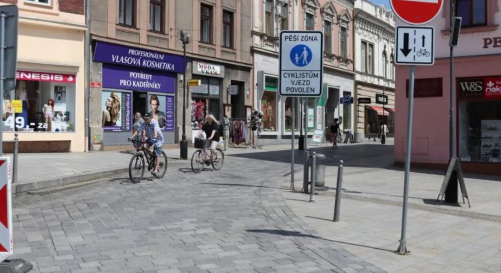 Wilsonova ulice v centru Přerova bude měsíc uzavřená kvůli opravě popraskané dlažby