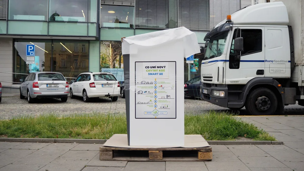 FOTO/VIDEO: Olomouc má první tři chytré odpadkové koše. Umí lisovat odpad a zahlásí, když jsou plné
