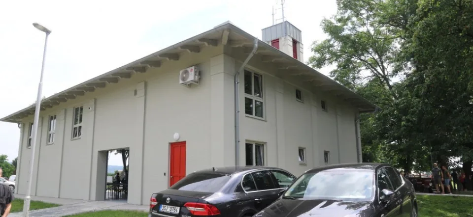 FOTO: Hasiči ve Chválkovicích mají novou zbrojnici. Stála patnáct milionů