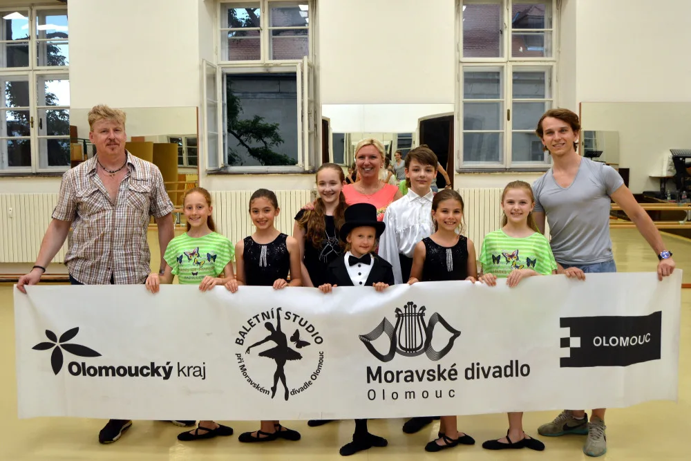 Malí tanečníci odletěli do Portugalska na Dance World Cup. Reprezentují Moravské divadlo Olomouc a naše město