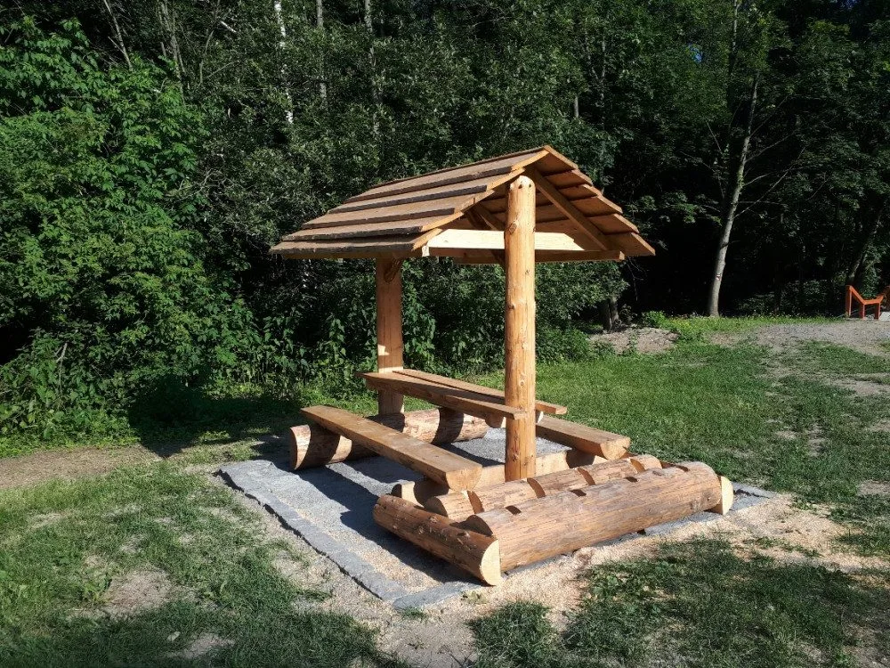 Šest nových odpočívadel přibylo pro cyklisty a turisty na Šternbersku