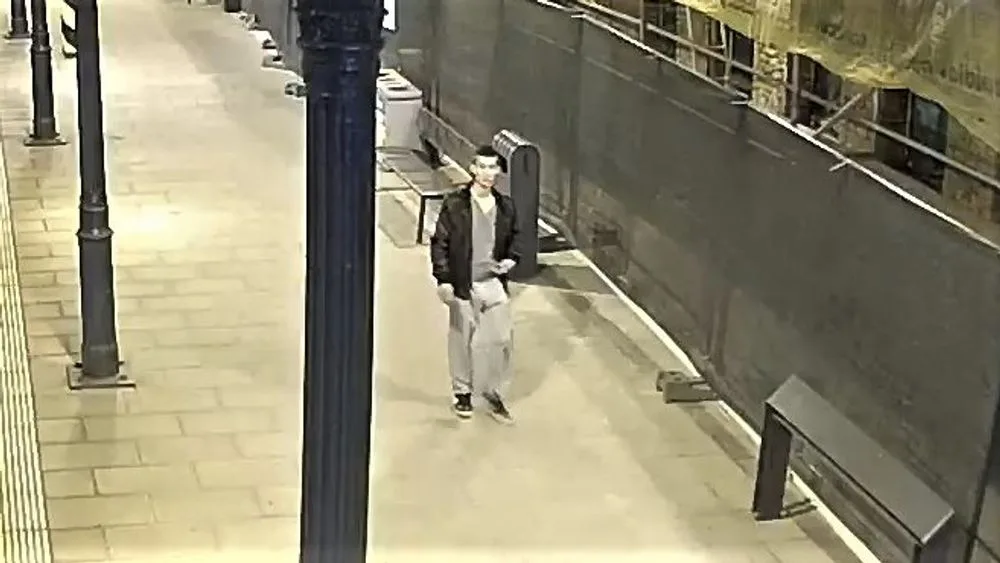 Policie žádá o pomoc veřejnost v případě krádeže peněženky. Zloděj s ukradenou kartou vyrazil na nákupy