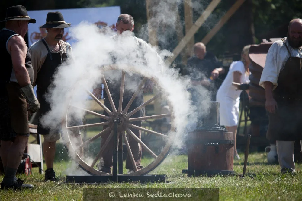 Víkend bude v Čechách pod Kosířem patřit historickým kočárům, koňským spřežením a mistrům 19 řemesel. Koná se Josefkol 2019