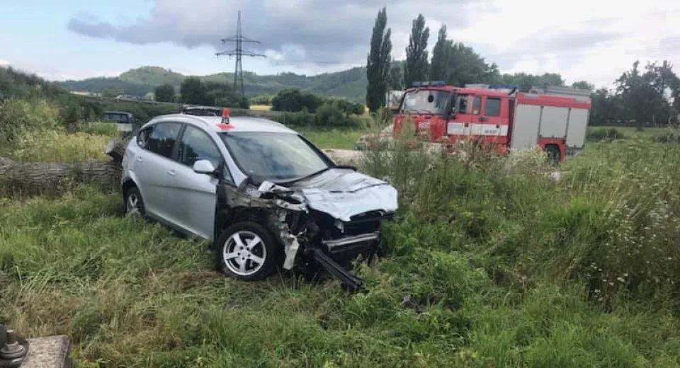 Železniční trať v Šumperku uzavřela srážka vlaku s autem