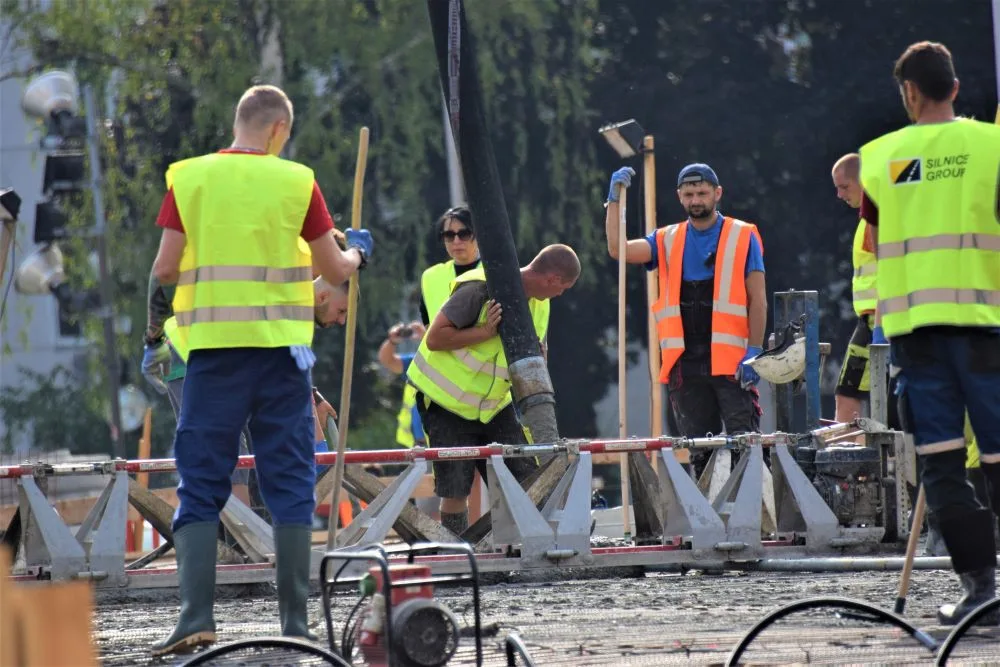 FOTO/VIDEO: U Bristolu probíhají unikátní práce. Celý most se musí vybetonovat za jediný den