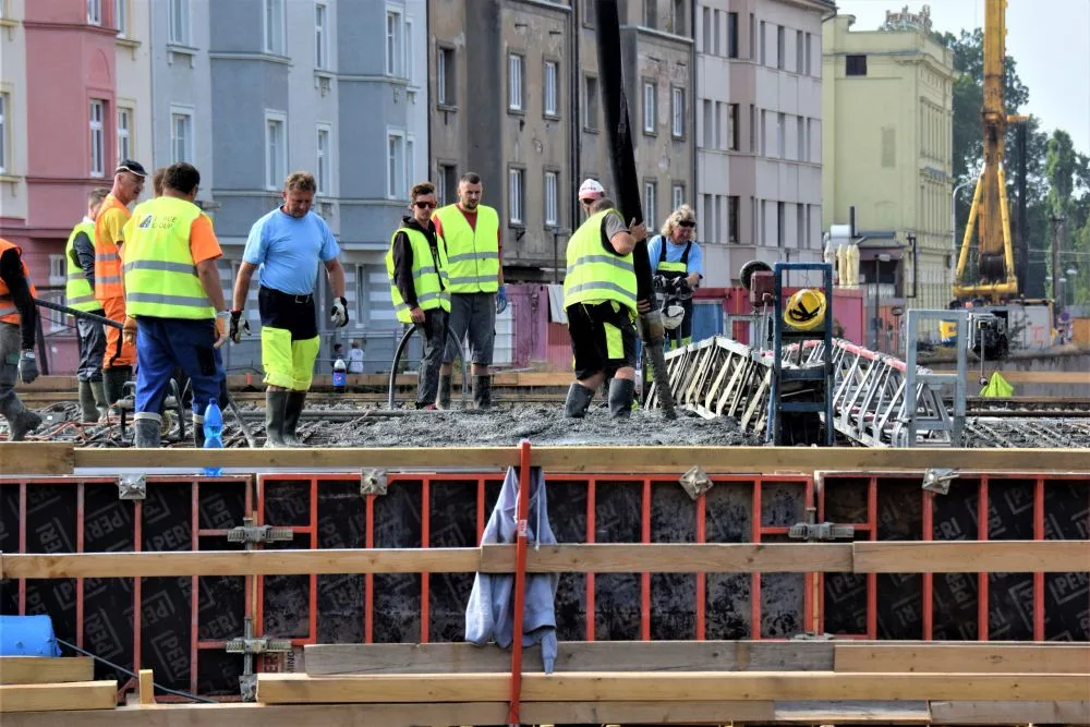 FOTO/VIDEO: U Bristolu probíhají unikátní práce. Celý most se musí vybetonovat za jediný den