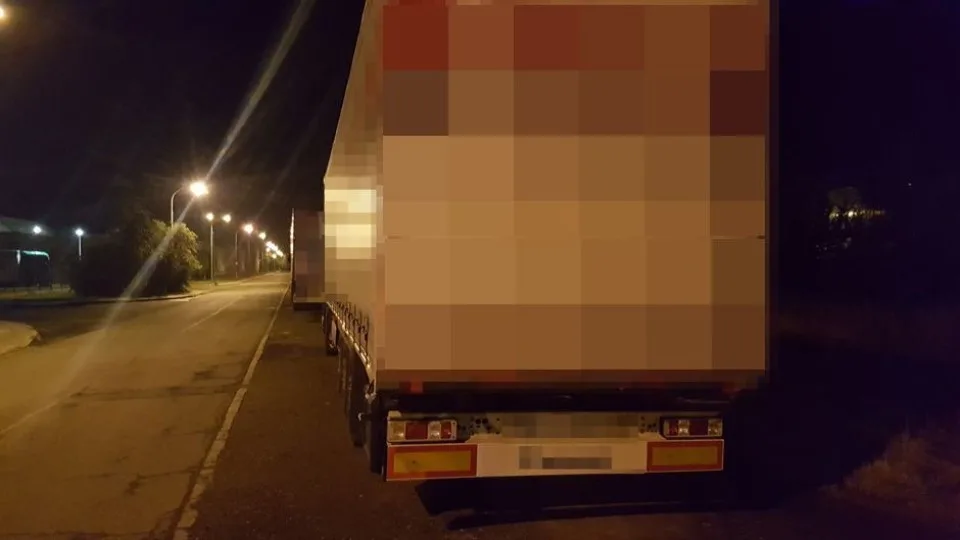 Policisté kontrolovali kamiony parkující v Olomouci přes noc. Zjistili 25 přestupků