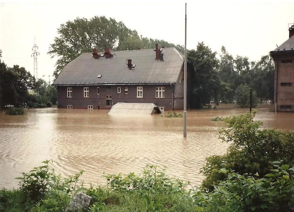 Na černo vybudovaná hráz v Troubkách bude přes léto odstraněna