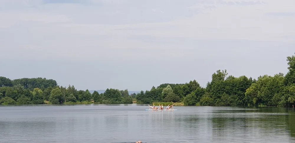 FOTO: Na Poděbradech se cvičí Paddle Yoga, zábavným způsobem procvičíte celé tělo