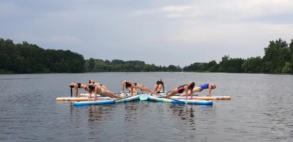 FOTO: Na Poděbradech se cvičí Paddle Yoga, zábavným způsobem procvičíte celé tělo