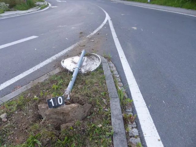 FOTO: Seniorka dvakrát nabourala a stále pokračovala v jízdě. Do přístroje fouknout nezvládla