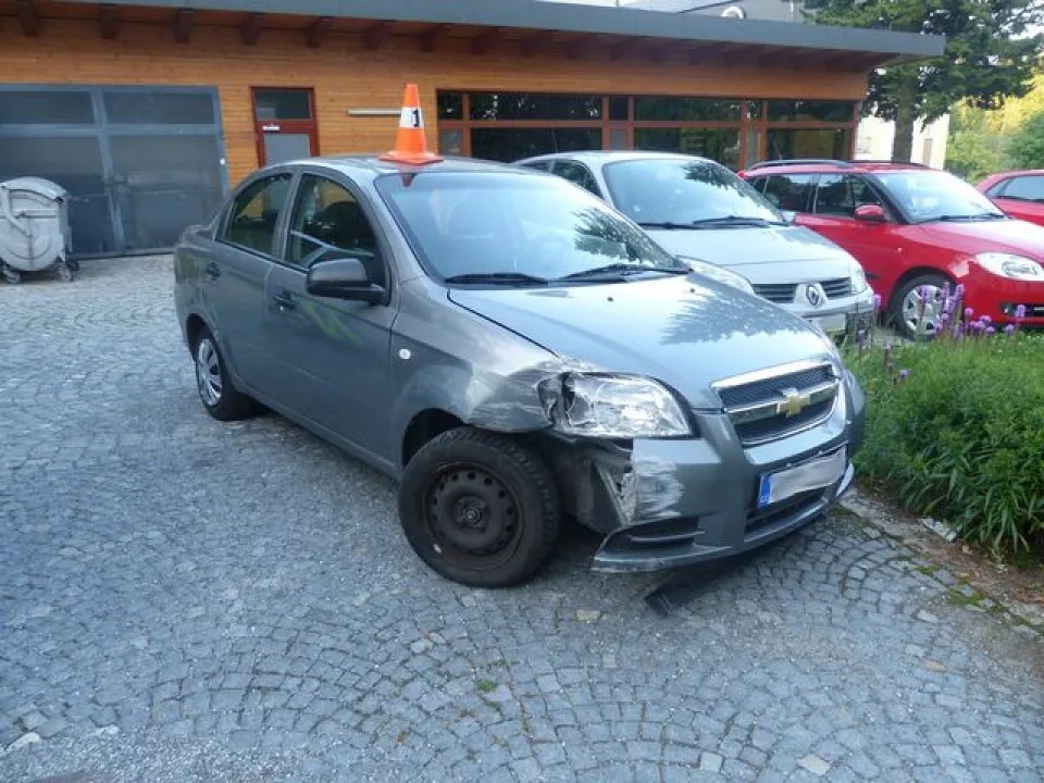 FOTO: Seniorka dvakrát nabourala a stále pokračovala v jízdě. Do přístroje fouknout nezvládla