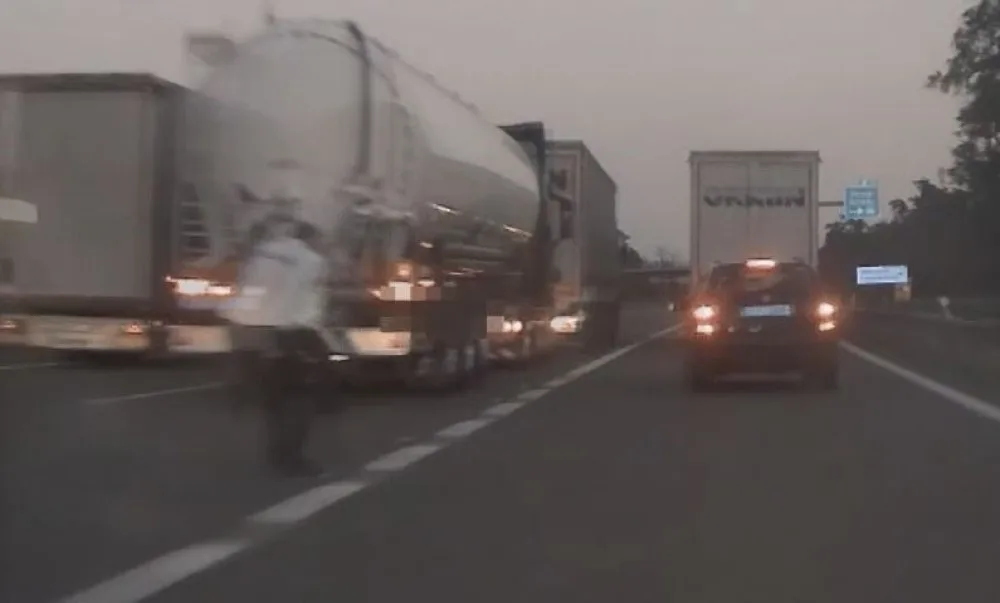 VIDEO: Muž přepadl taxikáře, v Olomouci natankoval a ujížděl na Slovensko. Policie musela i střílet