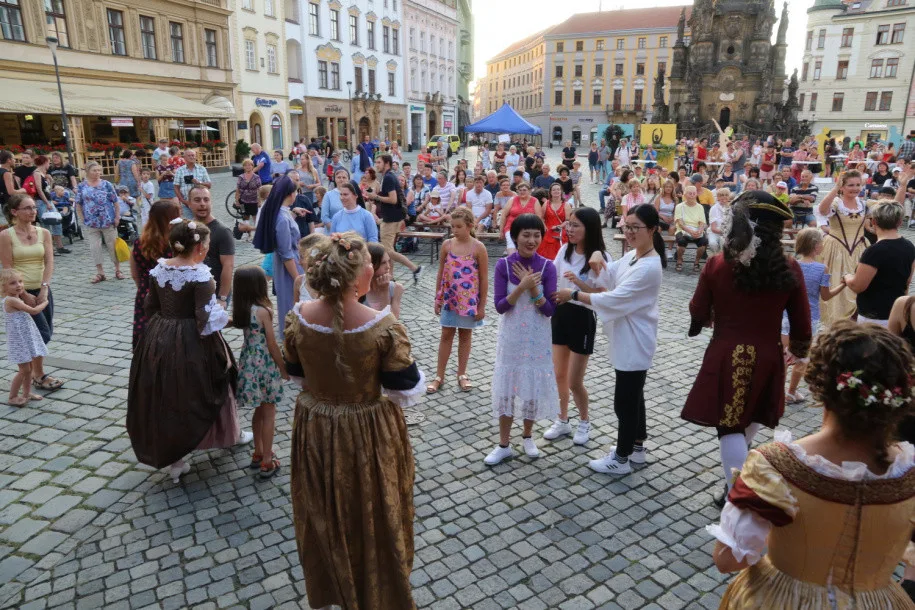 FOTO: Lasery nad Trojicí, SuperStar i klasické barokní opery. Festival BarokOlomouC oživil centrum města