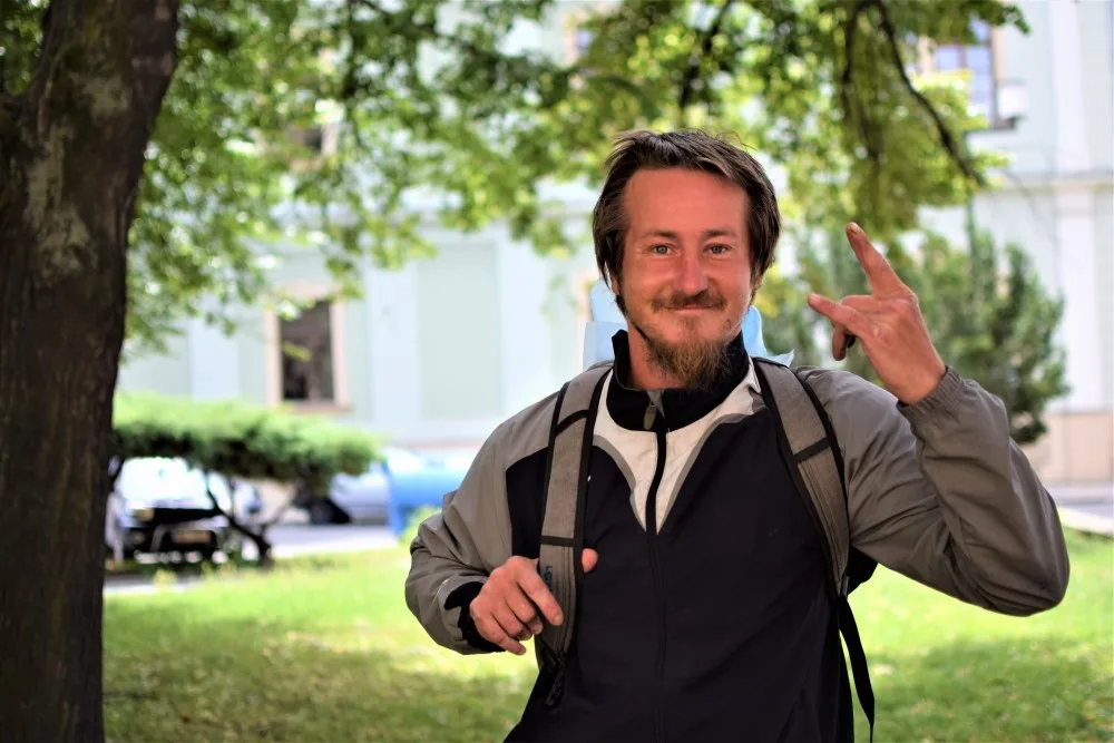 (NE)OBYČEJNÍ: Všichni jste blázni, jenom já jsem letadlo, říká olomoucký bezdomovec Kenny
