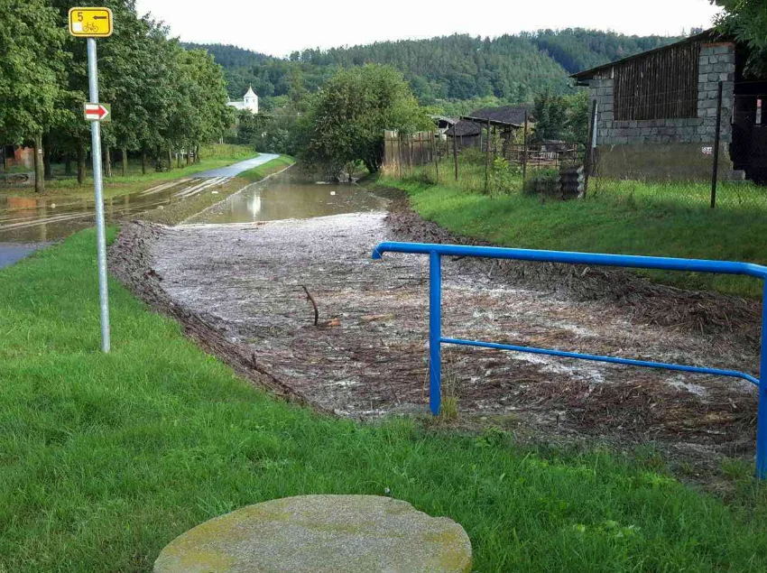 FOTO: Silné bouřky zaměstnaly hasiče na Přerovsku a Prostějovsku, vyjížděli čtyřicetkrát