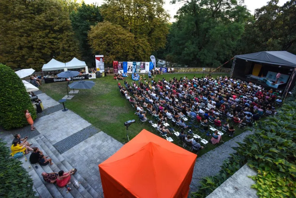 Olomoucké „nejen“ shakespearovské léto je tady. Nabídne Anetu Langerovou, komedie i nové stand-upy