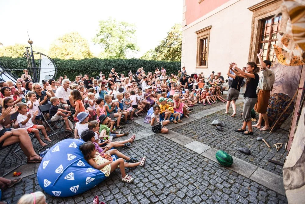 Olomoucké „nejen“ shakespearovské léto je tady. Nabídne Anetu Langerovou, komedie i nové stand-upy