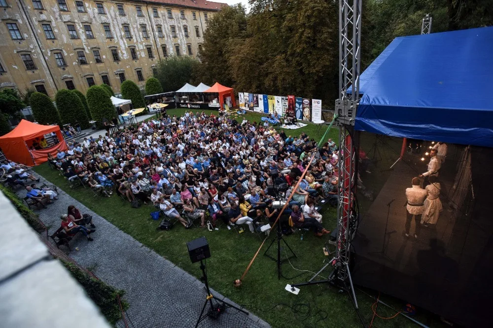 VÍKEND PODLE DRBNY: Olomoucké (nejen) shakespearovské léto vyplní vaše večery a na Litovelském Otvíráku si užijete skvělou hudbu