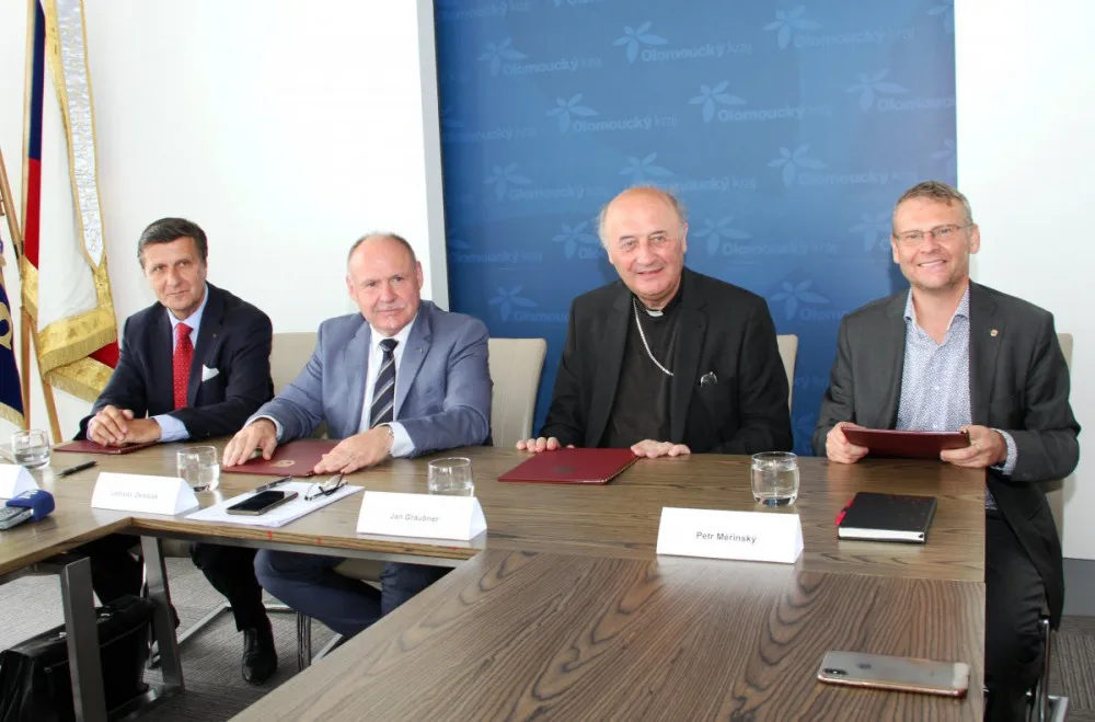 V Přerově vznikne nová škola pro zdravotní sestry. Hejtman včera podepsal memorandum