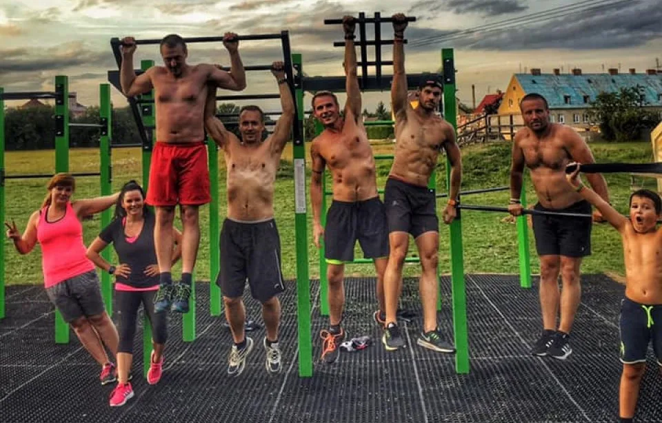 V Litovli vyslyšeli volání po venkovním fitku. Vzniklo zde nové workoutové hřiště