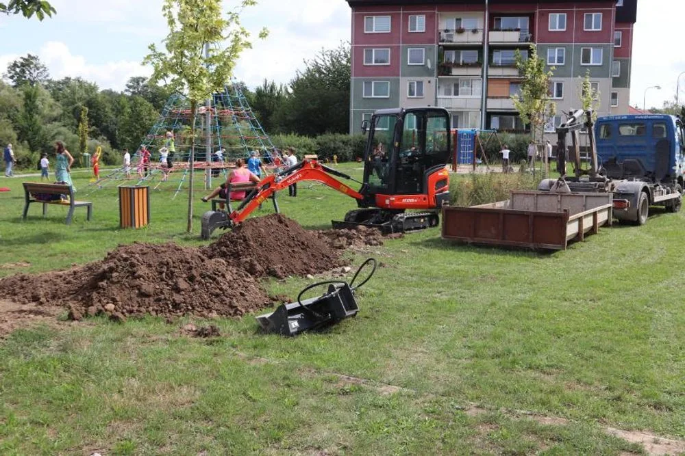Na dětském hřišti v Přerově budou na podzim vysazeny stromy a keře